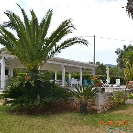 לינה וארוחת בוקר Masseria Fragnale 4*